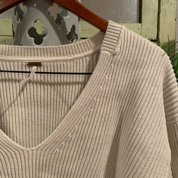 Free People Ribbed ALLURE Cream V-Neck Cozy Sweater Size Large - Picture 3 of 6